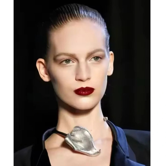 Zara Horseshoe Lotus Silver Bangle Flower Necklace - Picture 4 of 9